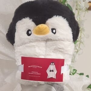 Wondershop Black and White Penguin Blanket